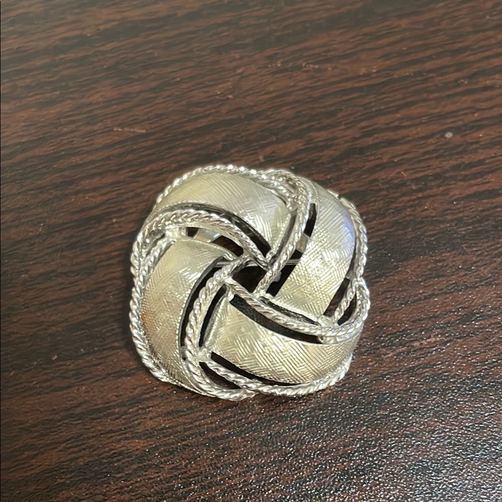 Vintage Ribbon style brooch